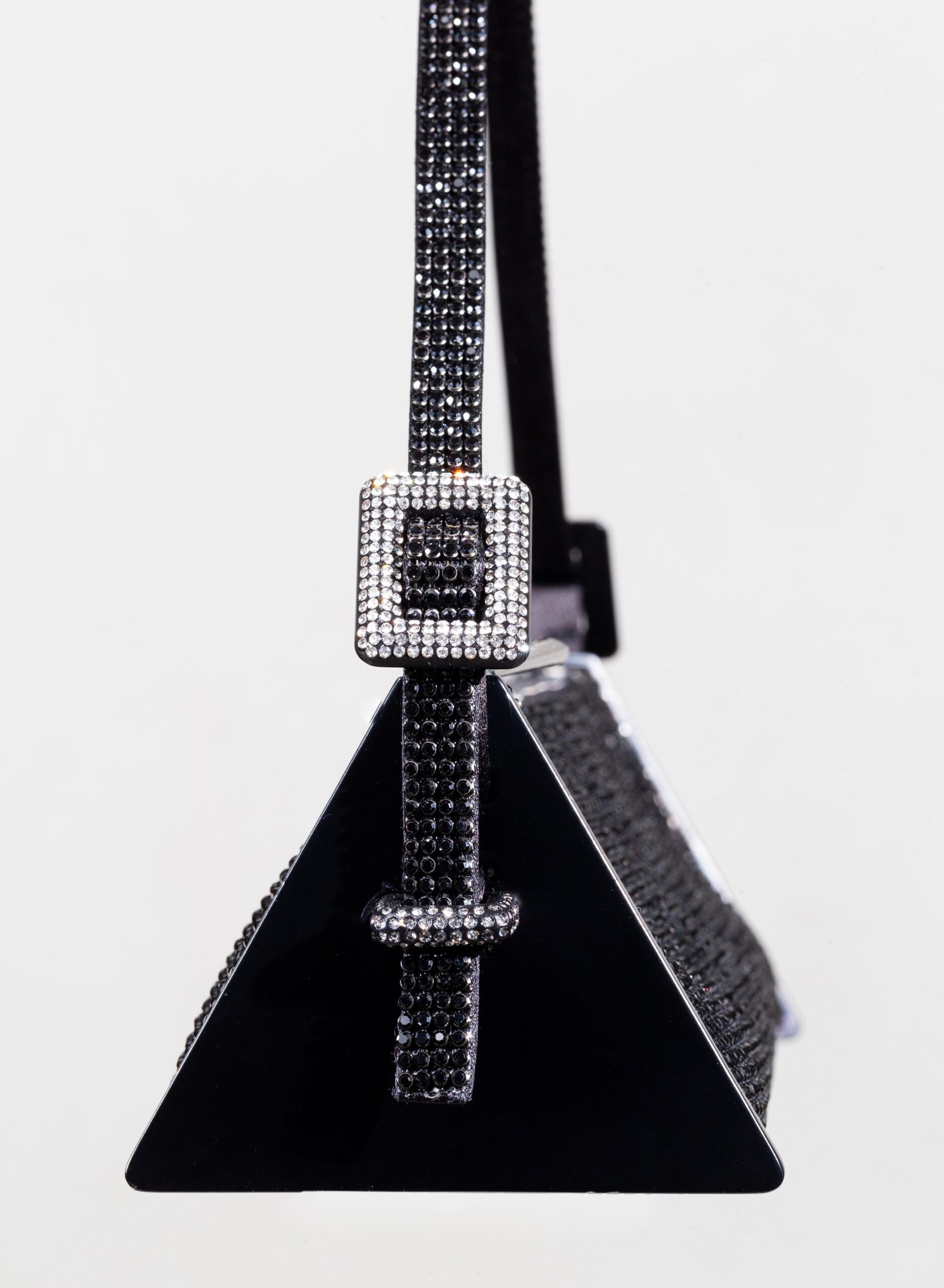 Joy – James Bond thumbnail 5