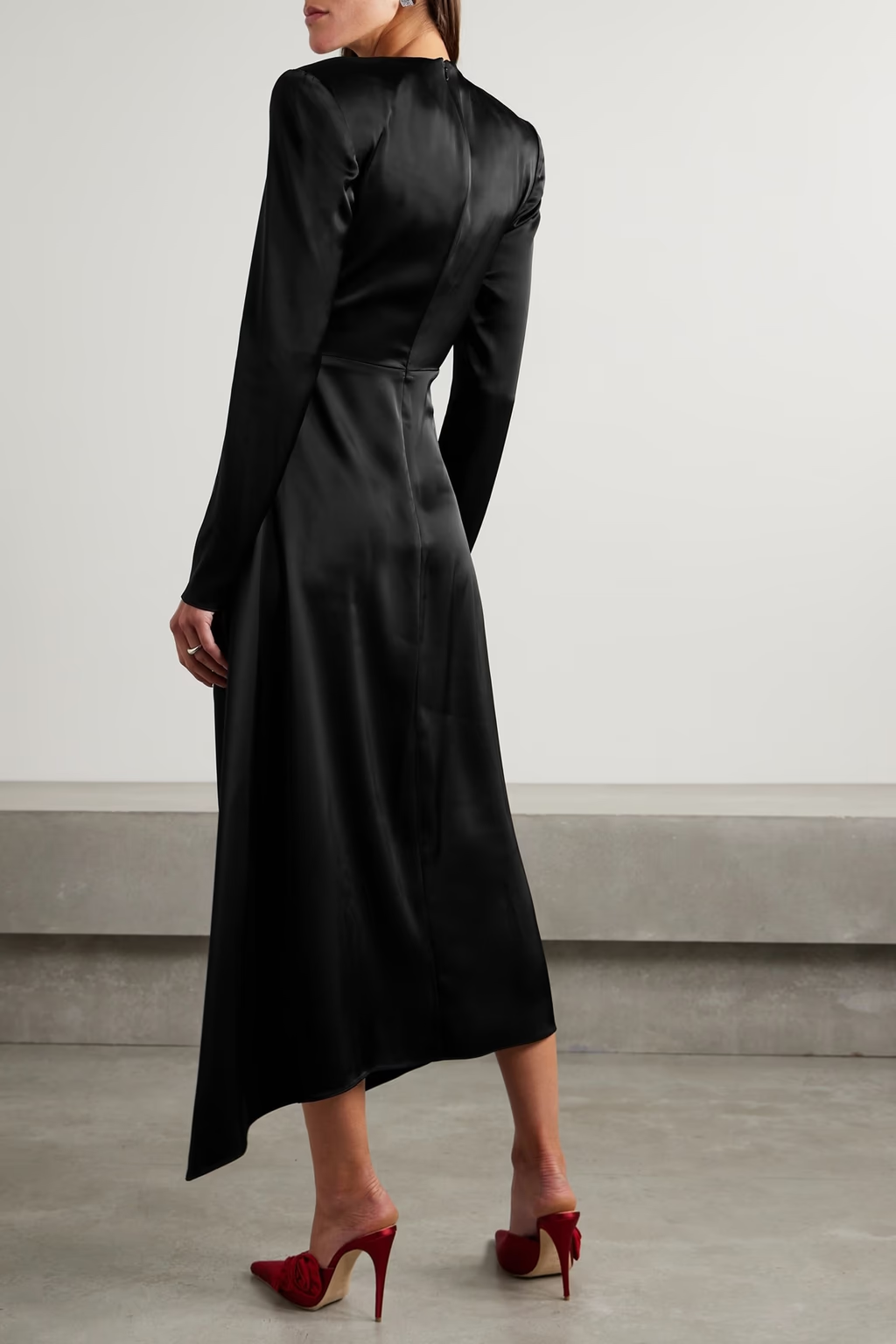 ROBE MIDI EN SATIN AVEC BROCHE EN CRISTAL thumbnail 3