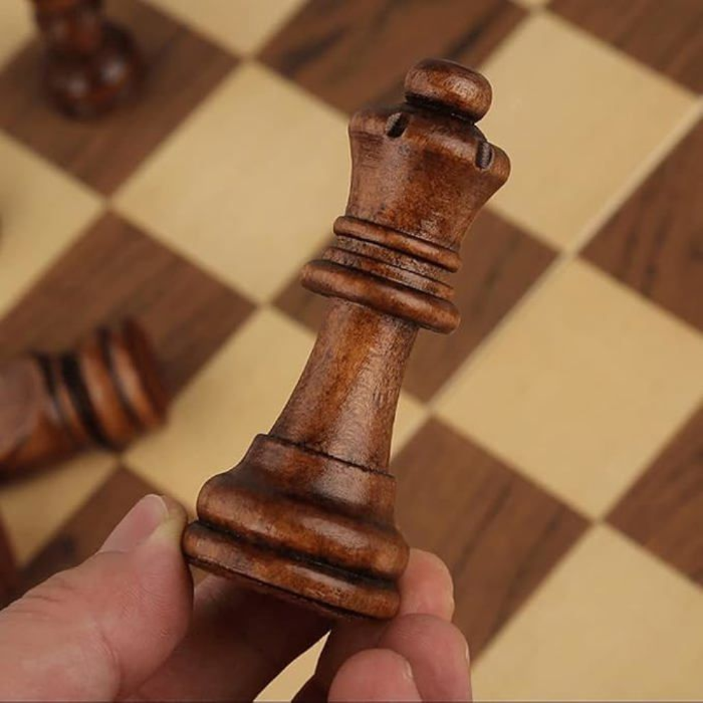 Jeu D'échecs En Bois Staunton Grand Taille - Couleur Aléatoire + Jeu De Carte Uno Gratuit thumbnail 4