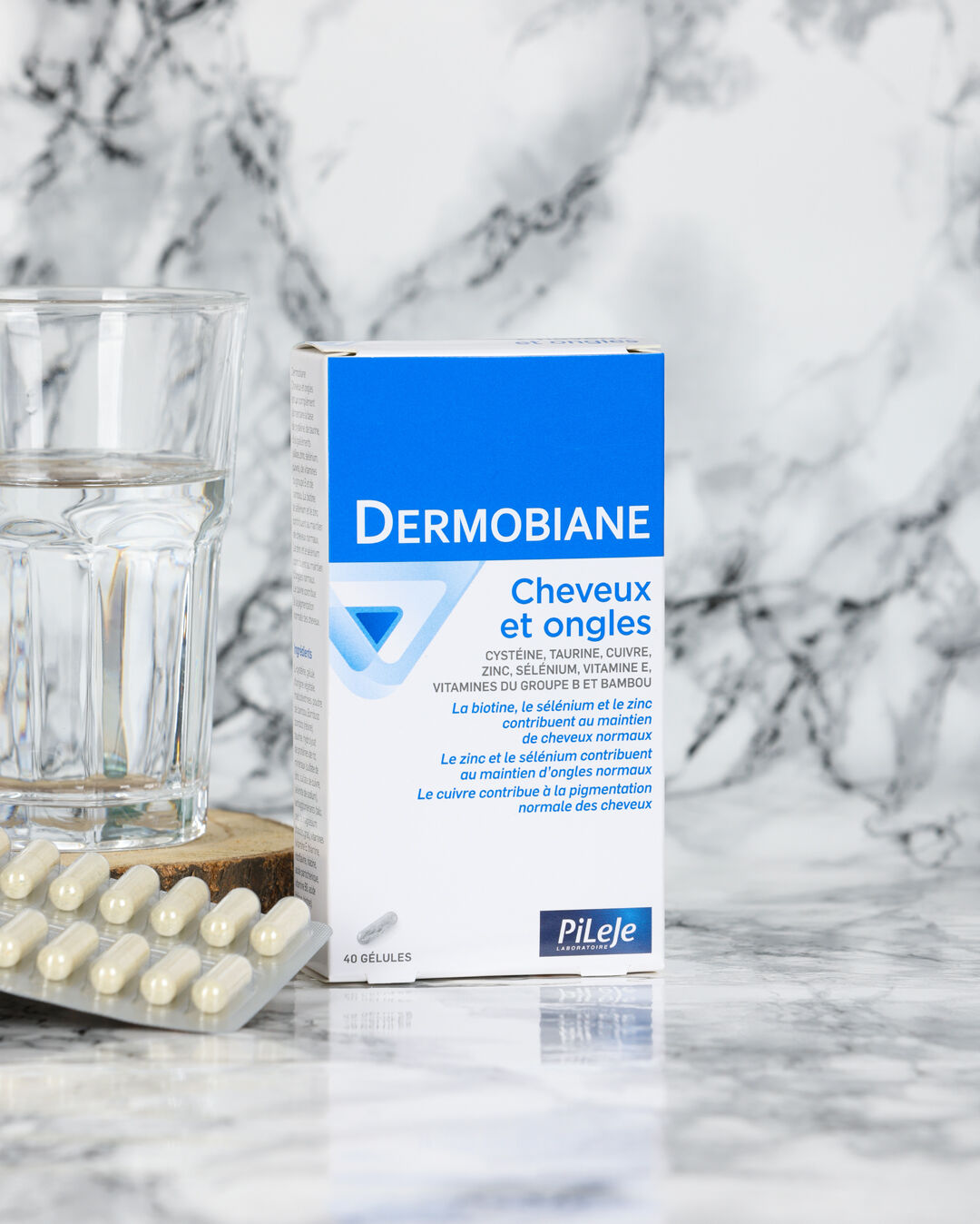 Dermobiane 40 gélules accompagne le cycle de vie des cheveux et des ongles, grâce au zinc, sélénium et de biotine.