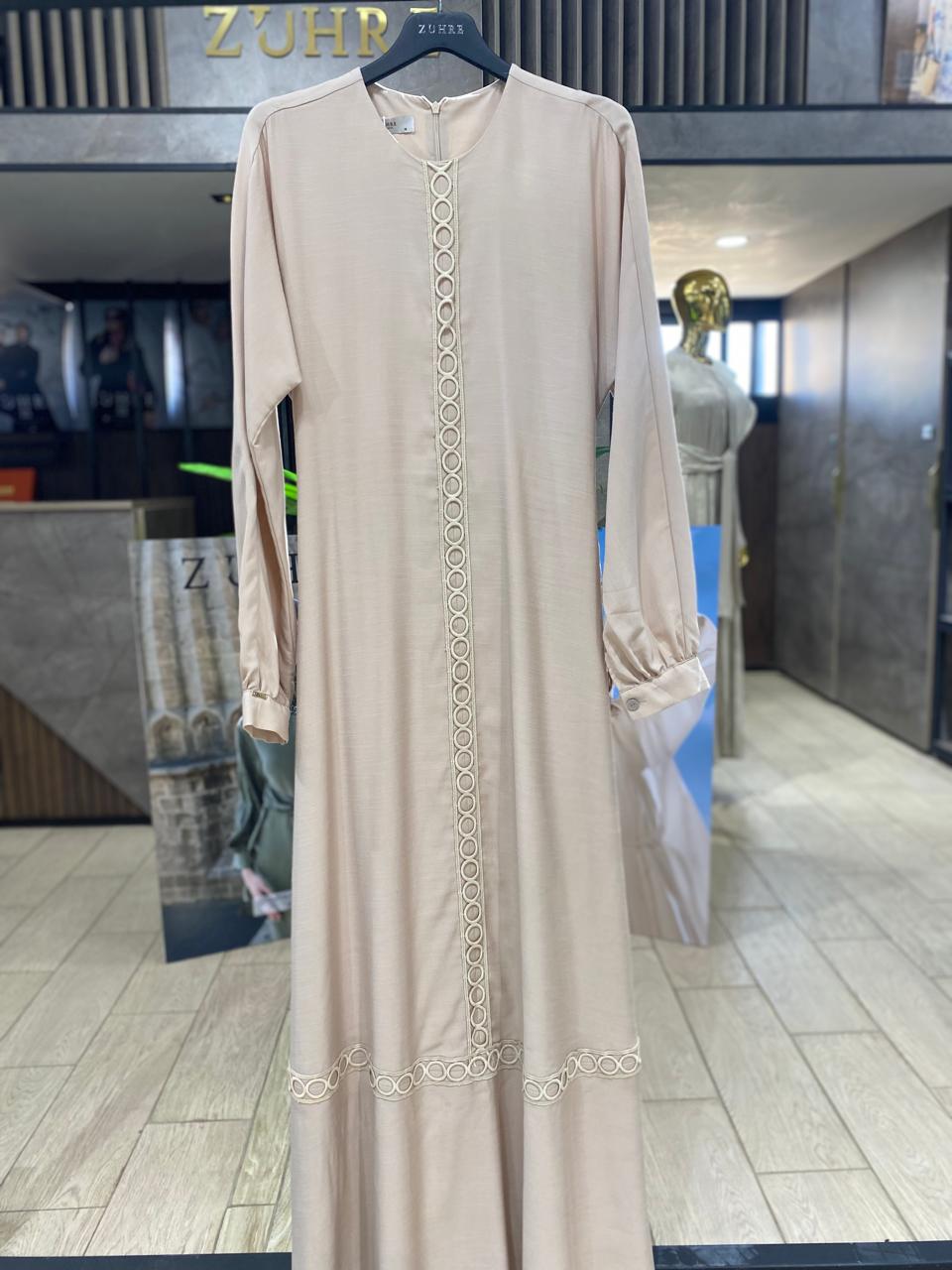 Robe longue brodée thumbnail 3