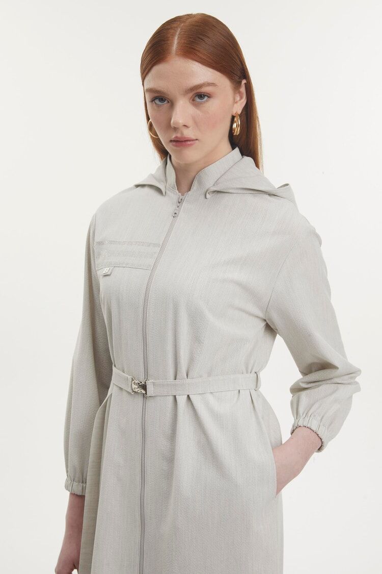 Manteau à capuche zippé ceinturé en pierre