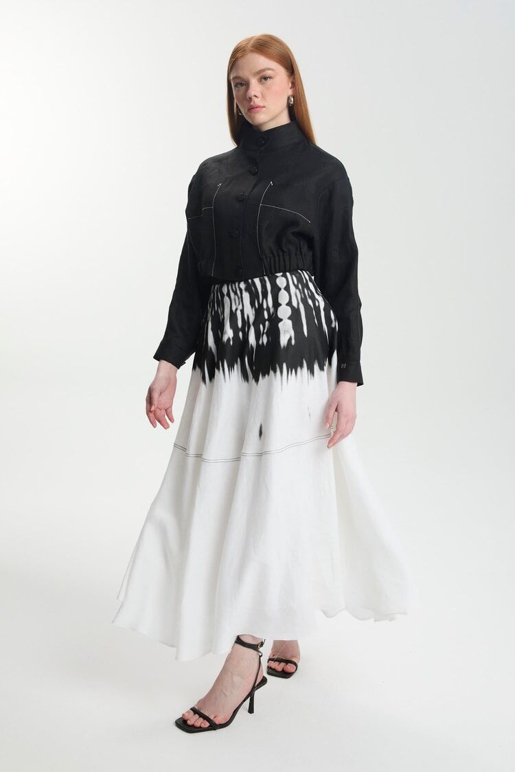 Jupe à motifs et veste deux pièces