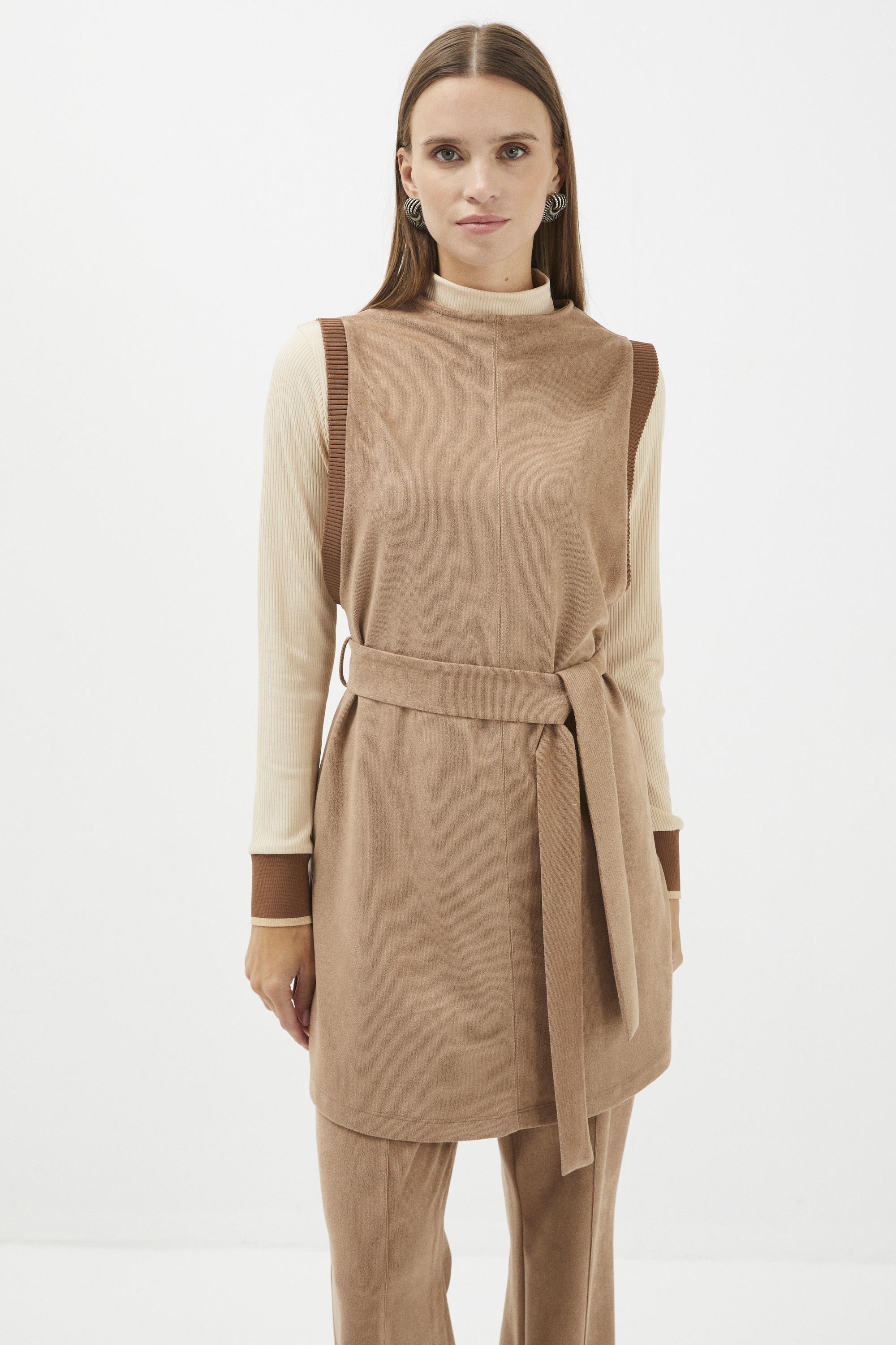 Ensemble de combinaison triple beige ceinturé