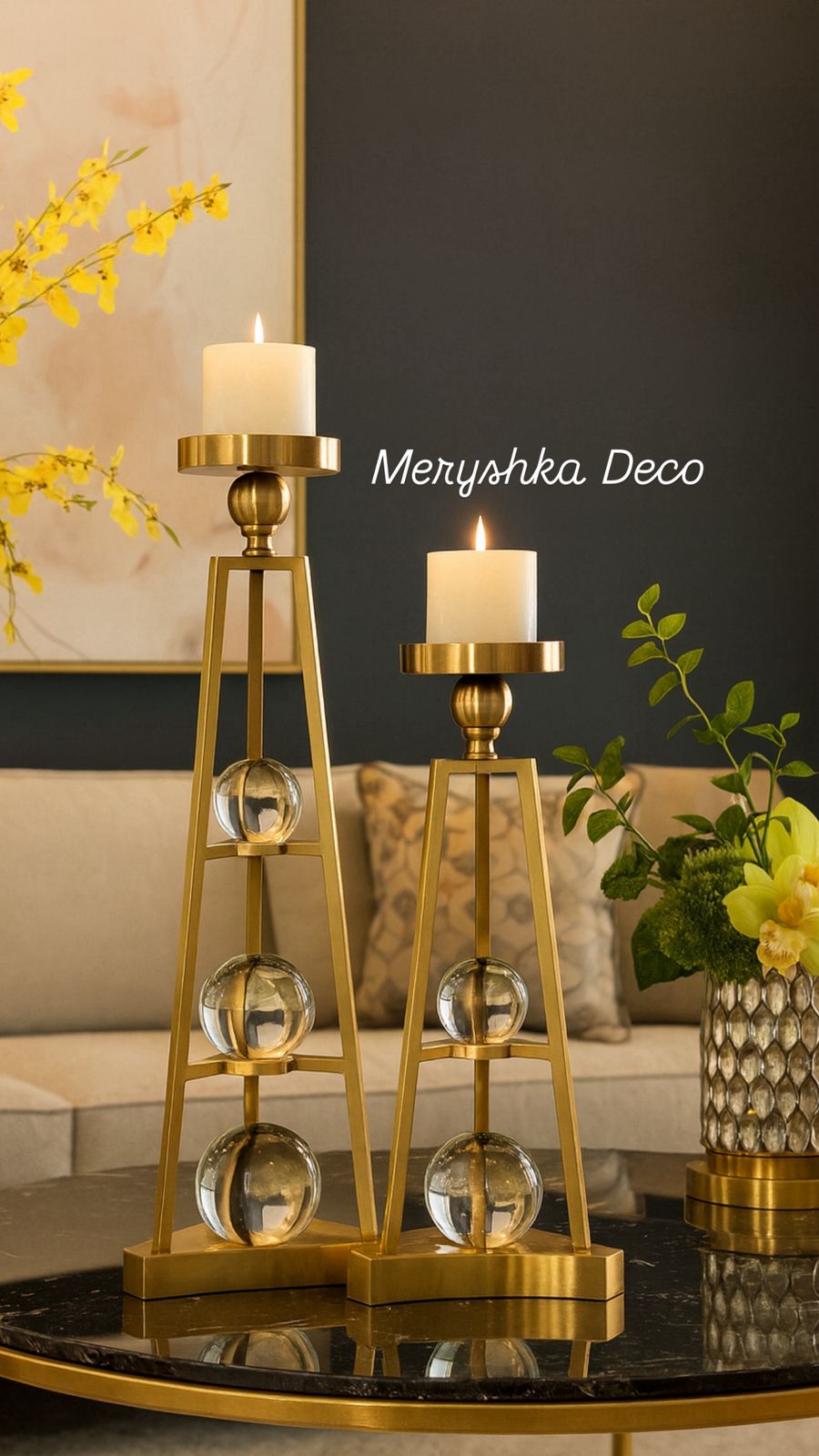 Bougeoirs dorés avec sphères de cristal
