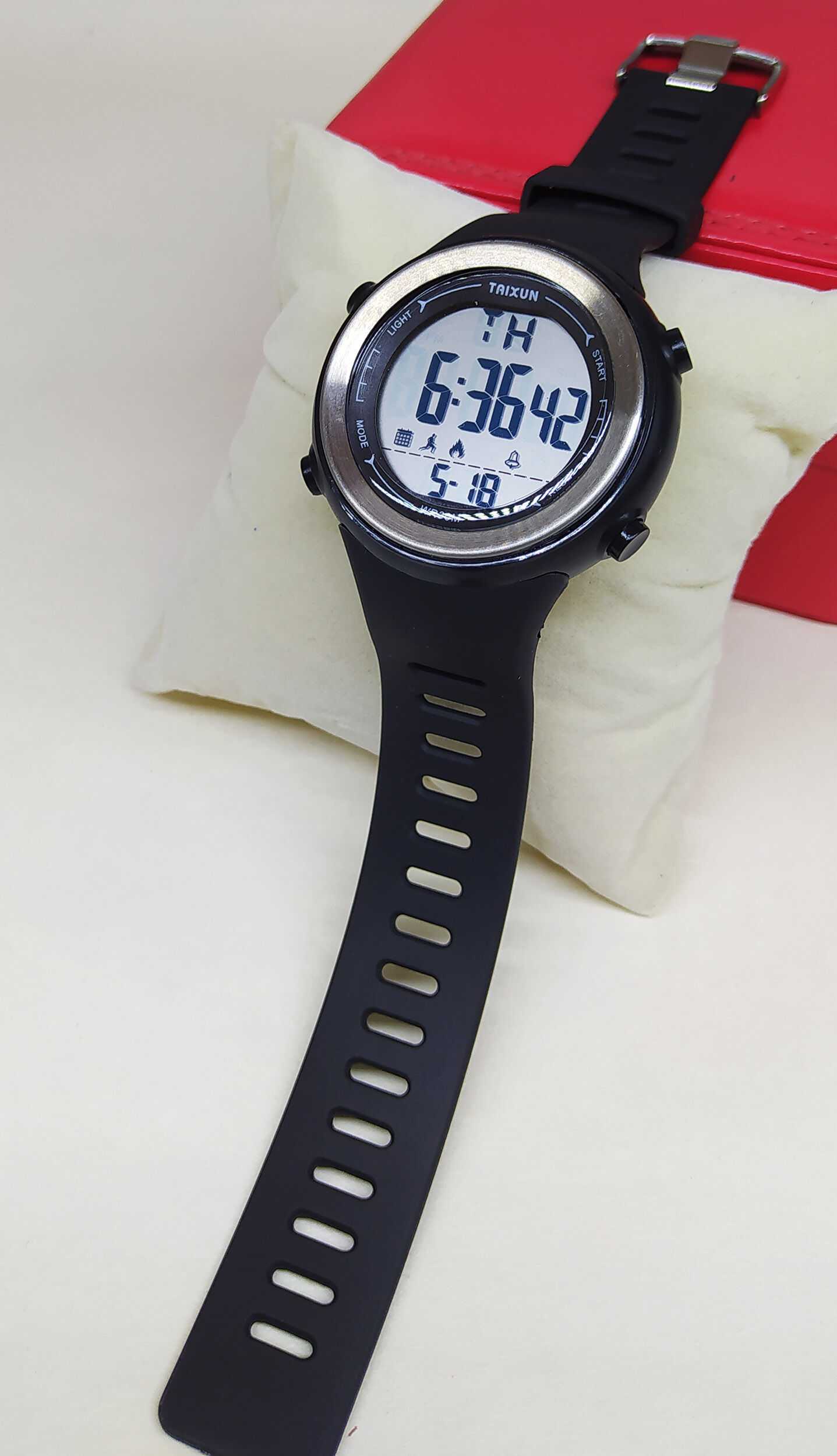 Montre Sports Élégante Numérique Lumineux Multifonction Water-Résistant VN 30256875