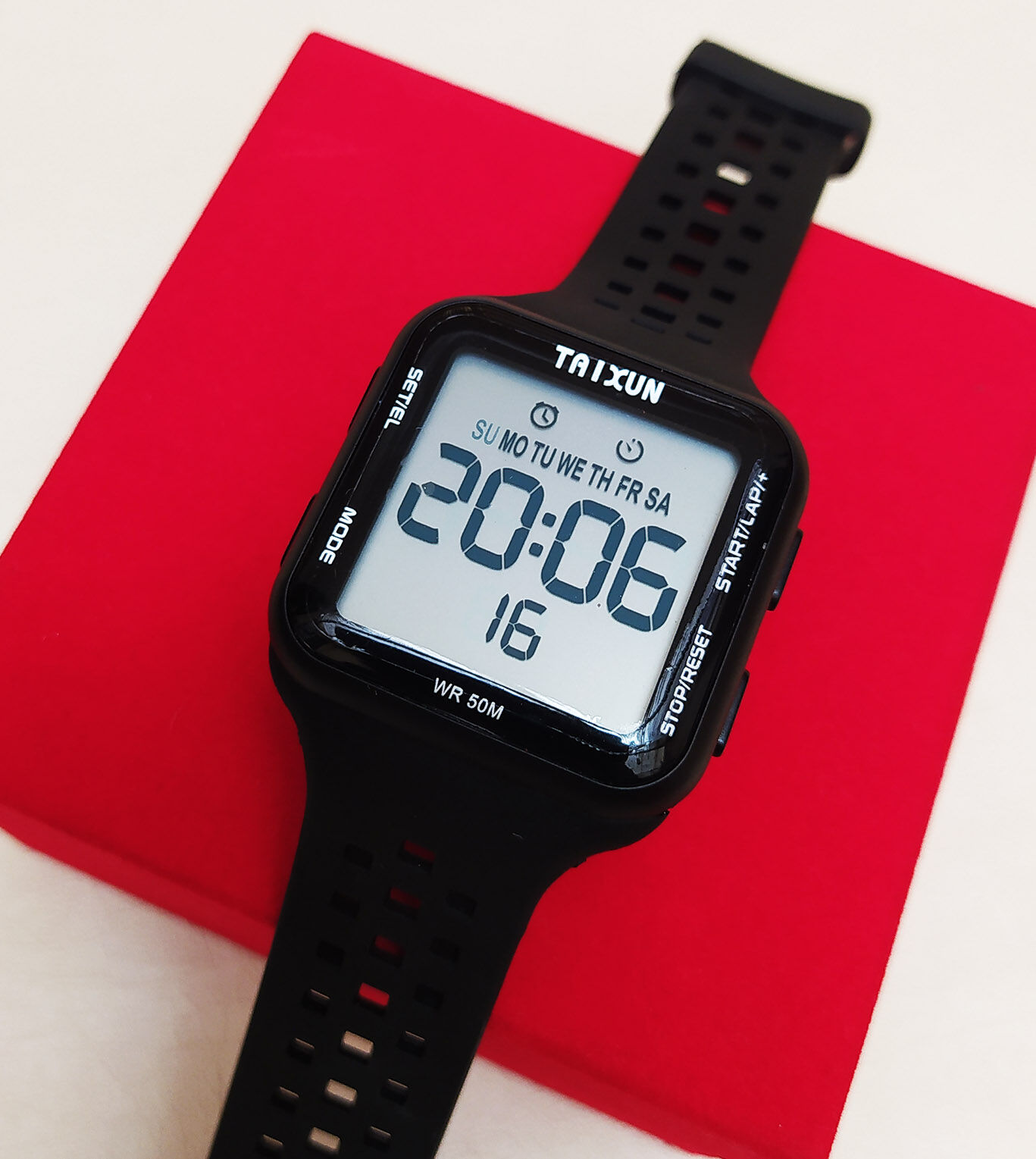 Montre Sports Élégante Numérique Lumineux Multifonction Water-Résiste 