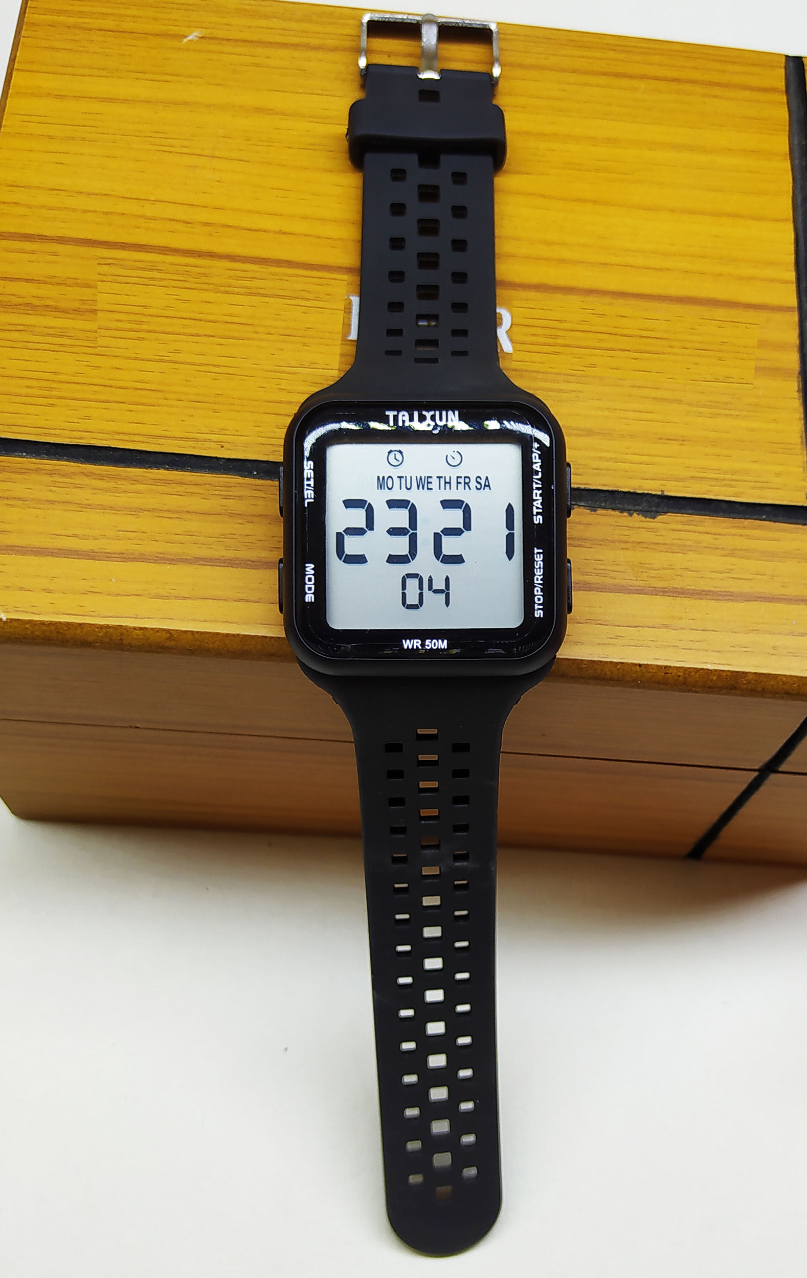 Montre Sports Élégante Numérique Lumineux Multifonction Water-Résiste 