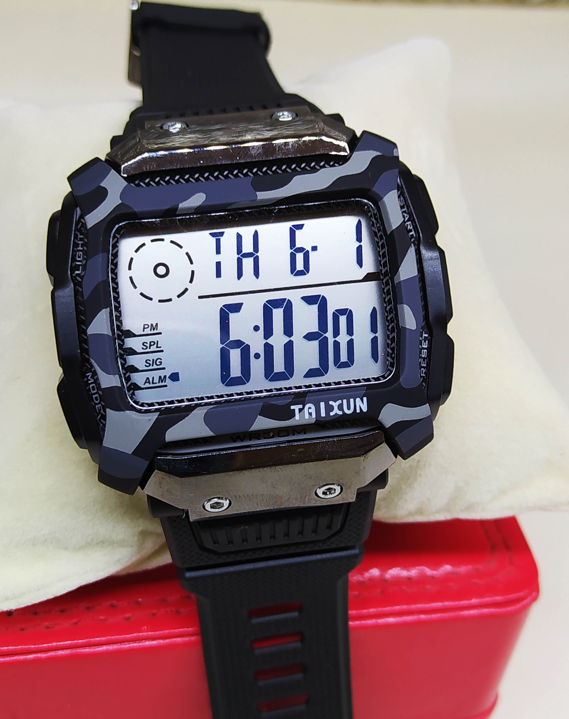 Taixun Montre Sports Élégante Numérique Lumineux Multifonction Water-Résistant VN  thumbnail 1