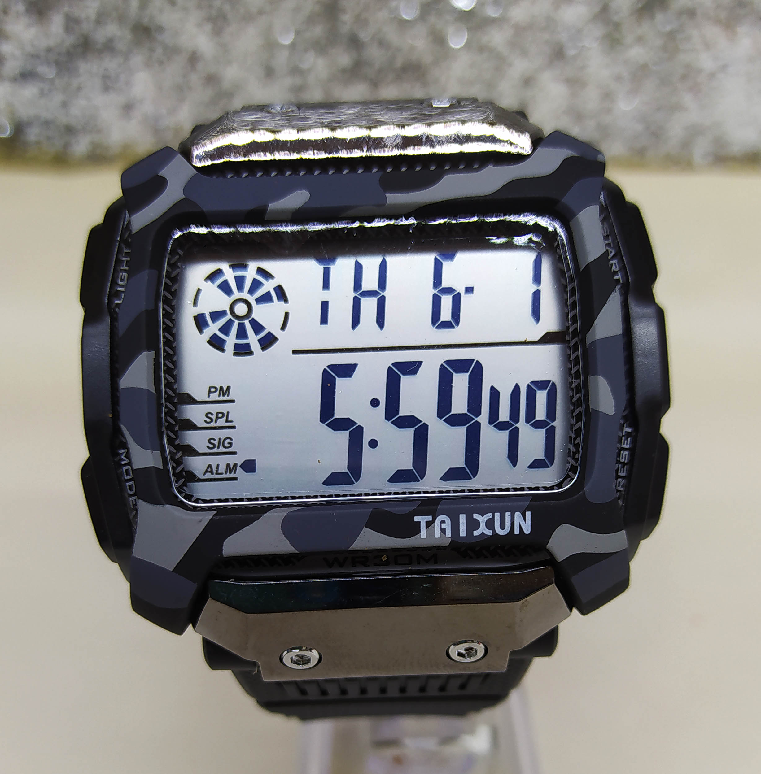 Taixun Montre Sports Élégante Numérique Lumineux Multifonction Water-Résistant VN  thumbnail 2