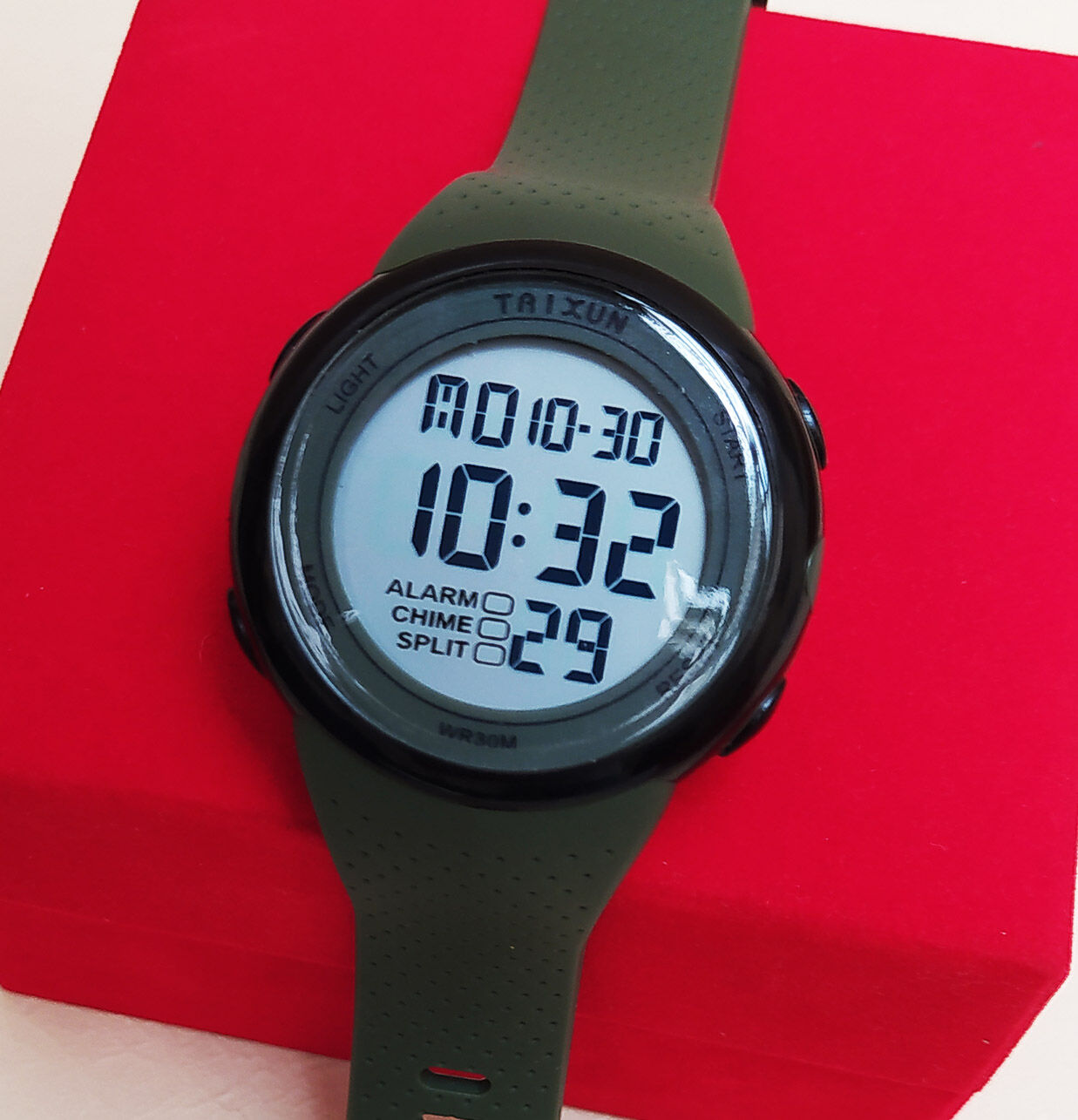 Montre Sport Élégante - Numérique - Résistante à l'eau - Vert Militaire thumbnail 3