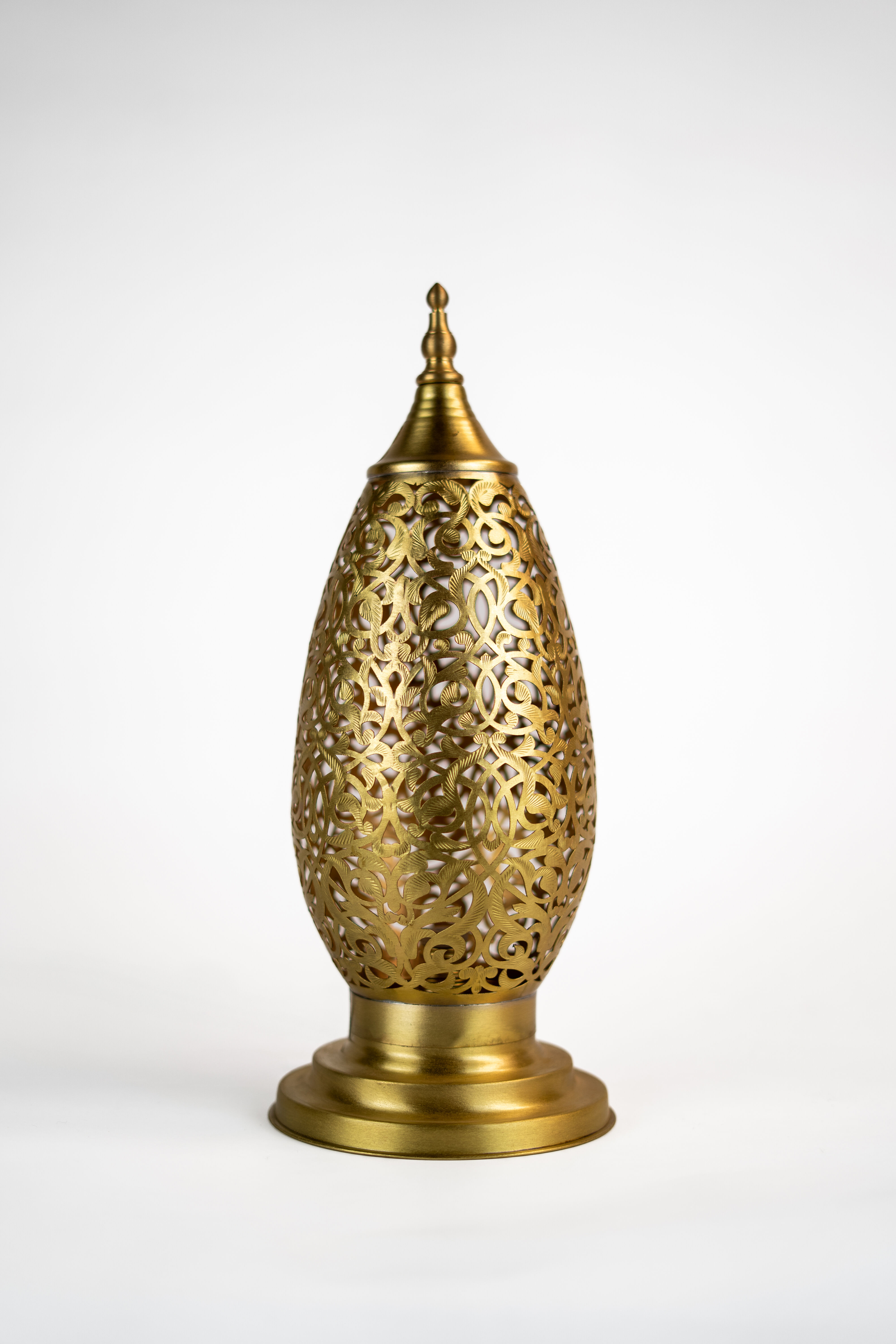 Lampe de table marocaine en laiton – Lampe en métal à motifs anciens pour sol ou console
