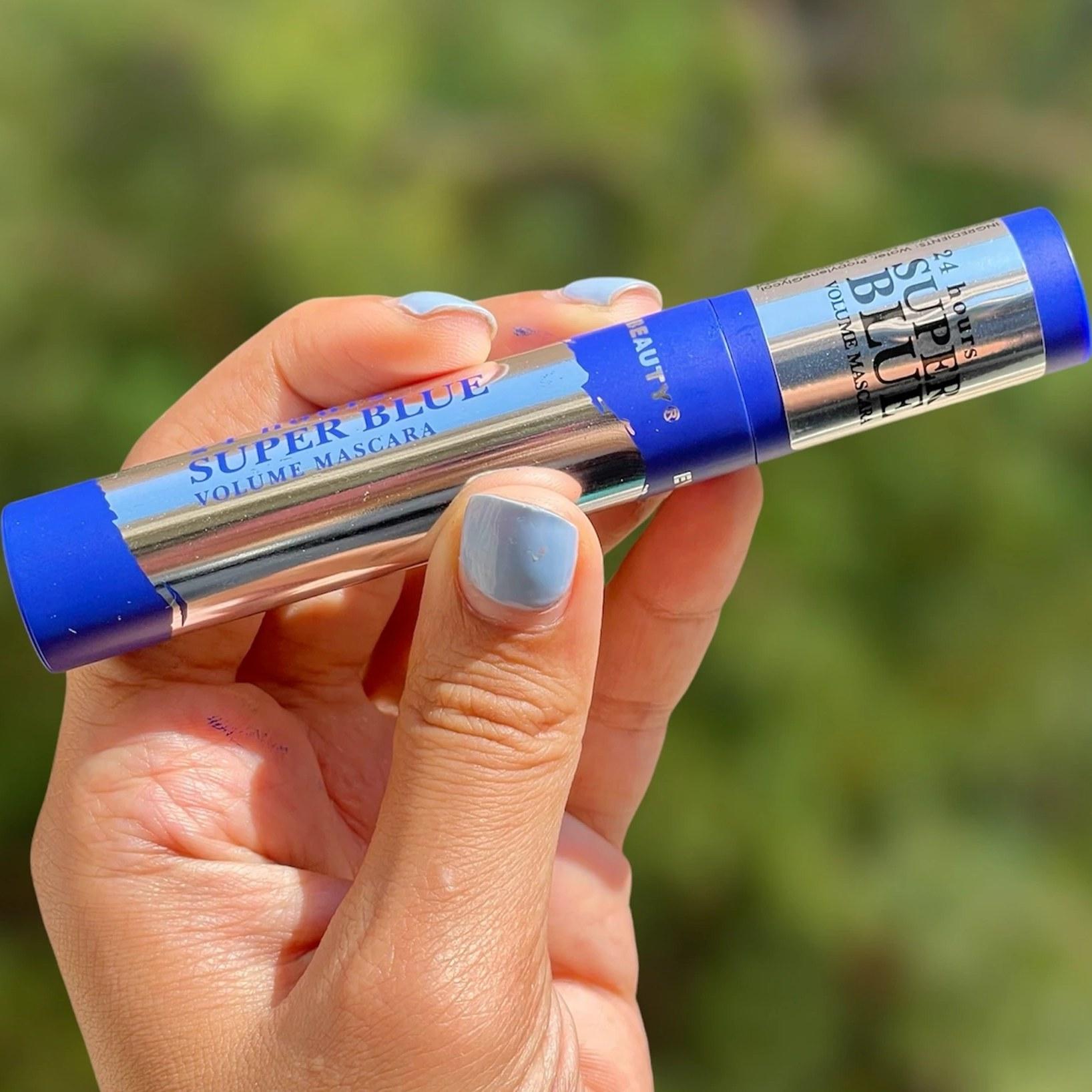 Mascara couleur Bleu,Volume et Rehaussant. 5D.