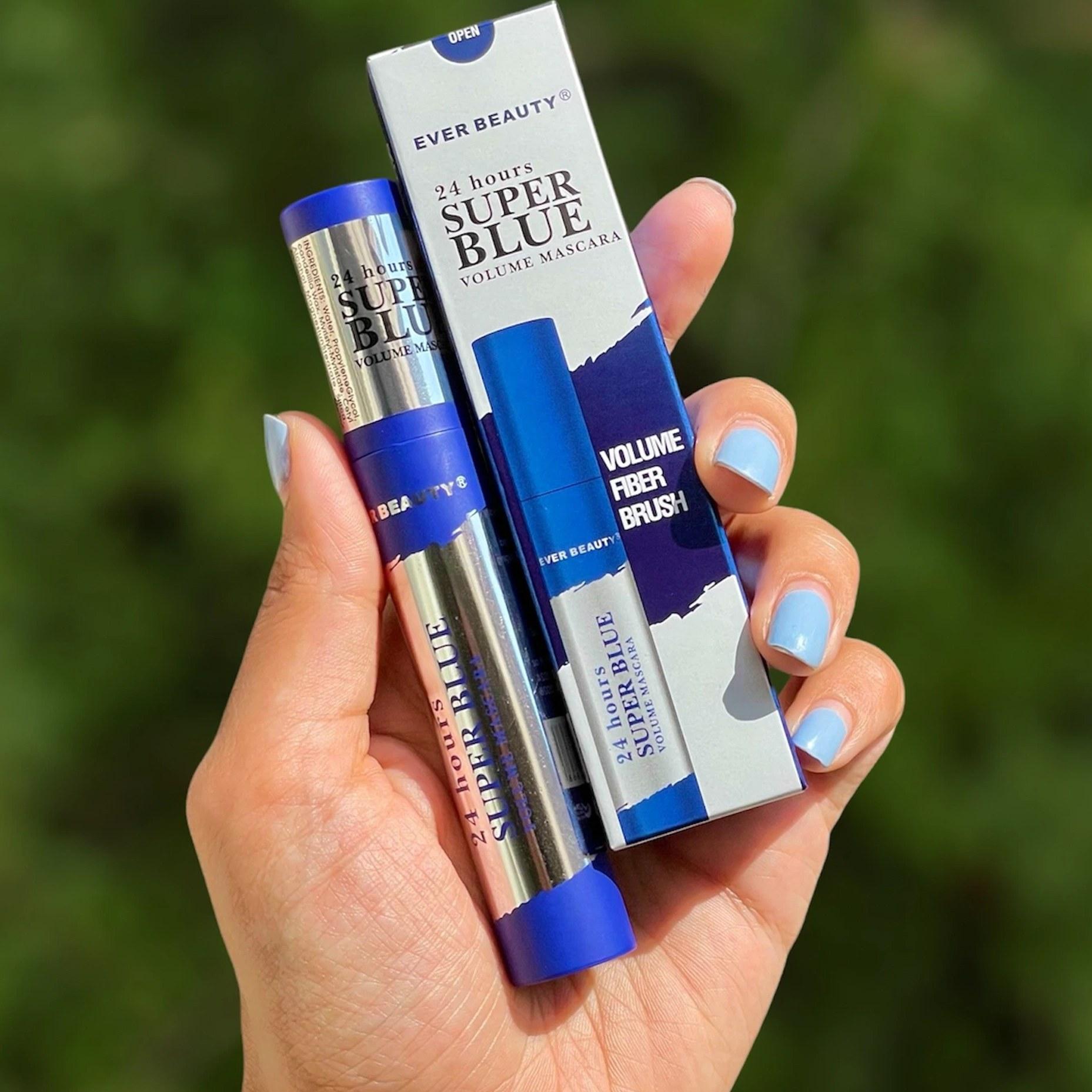 Mascara couleur Bleu,Volume et Rehaussant. 5D. thumbnail 4