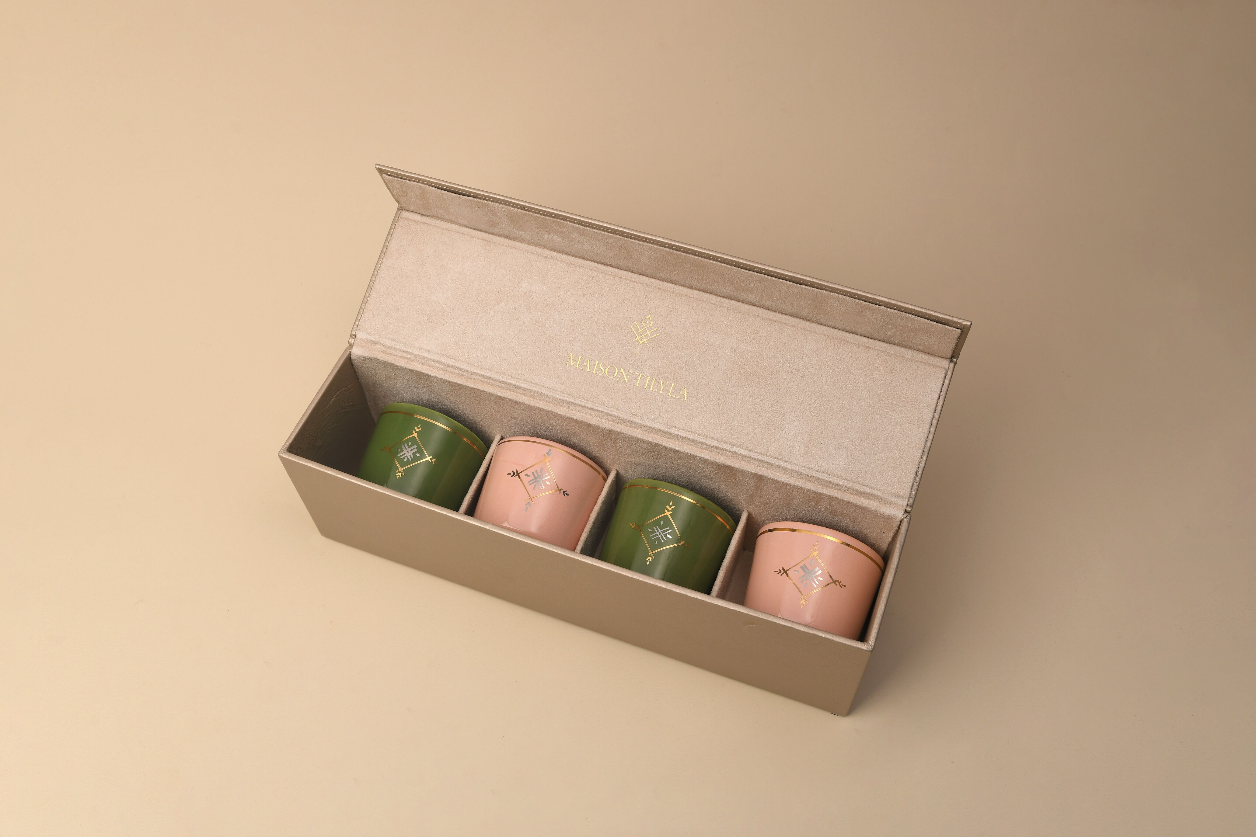 Coffret Rituel Café – Tasses artisanales peintes à la main avec touches d’or