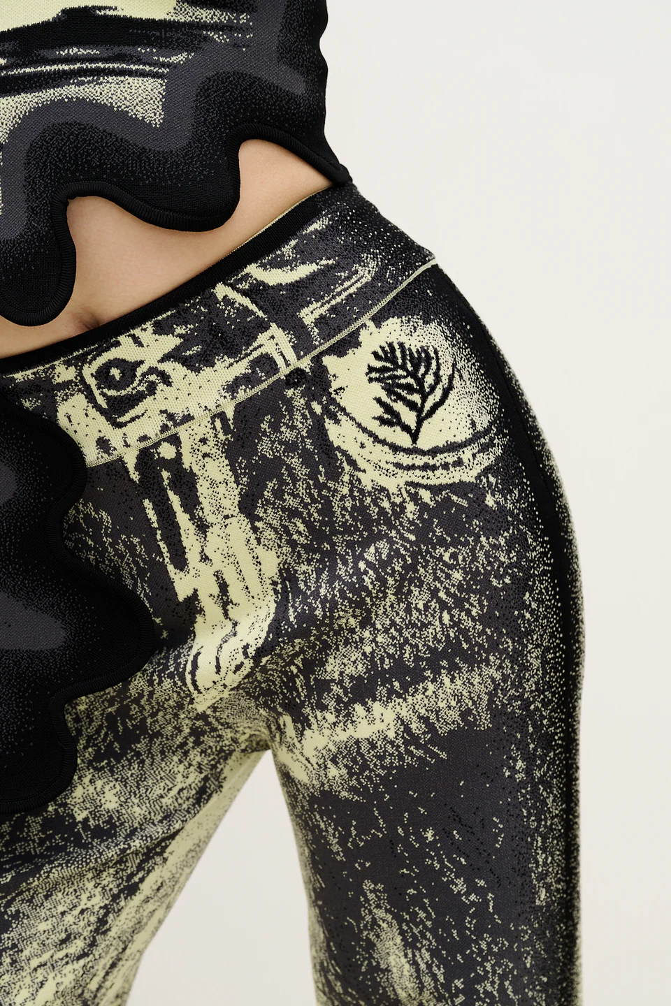 Pantalon zahra a jambes larges thumbnail 3