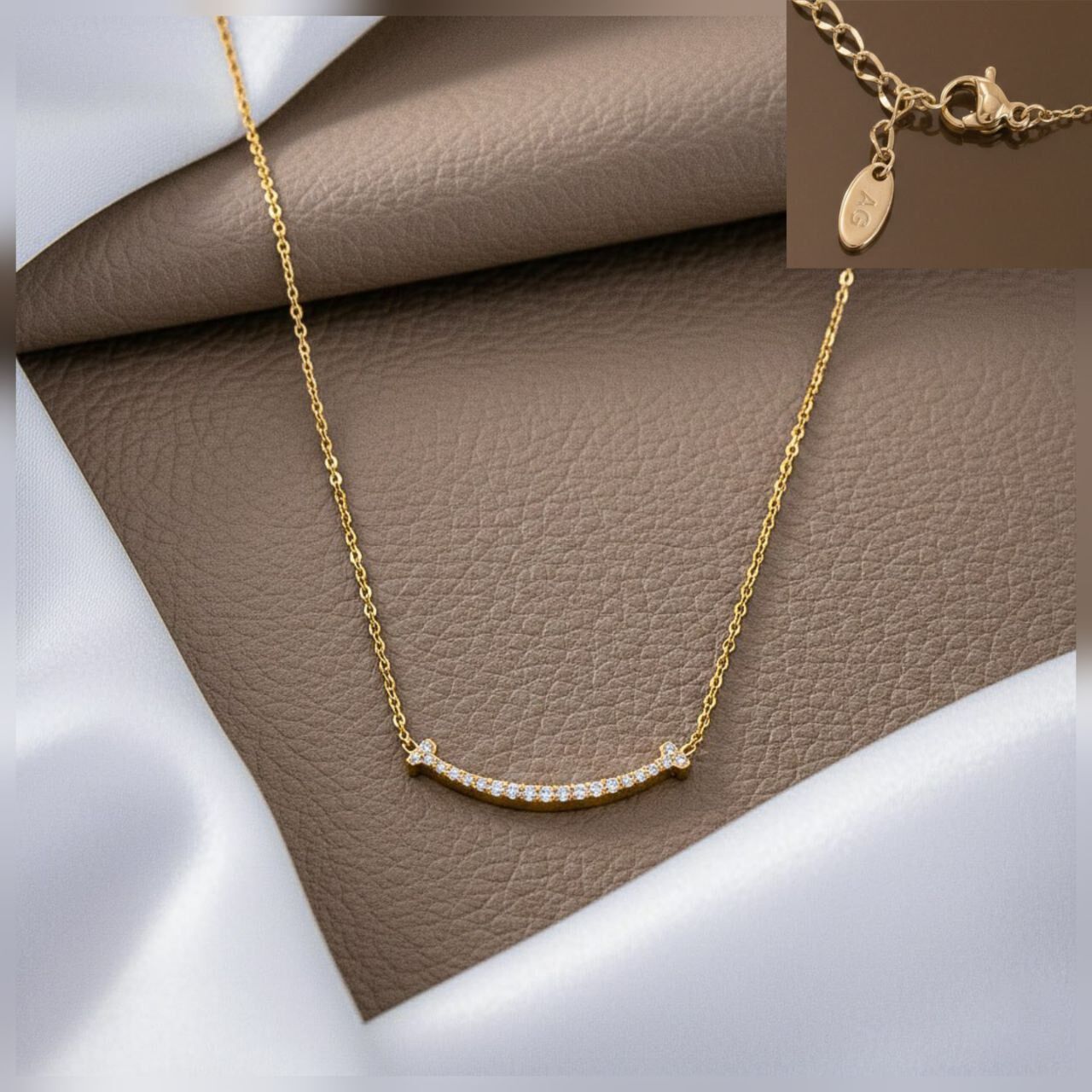 Collier "smile" Courbe Étincelante Avec Pavage De Zircons