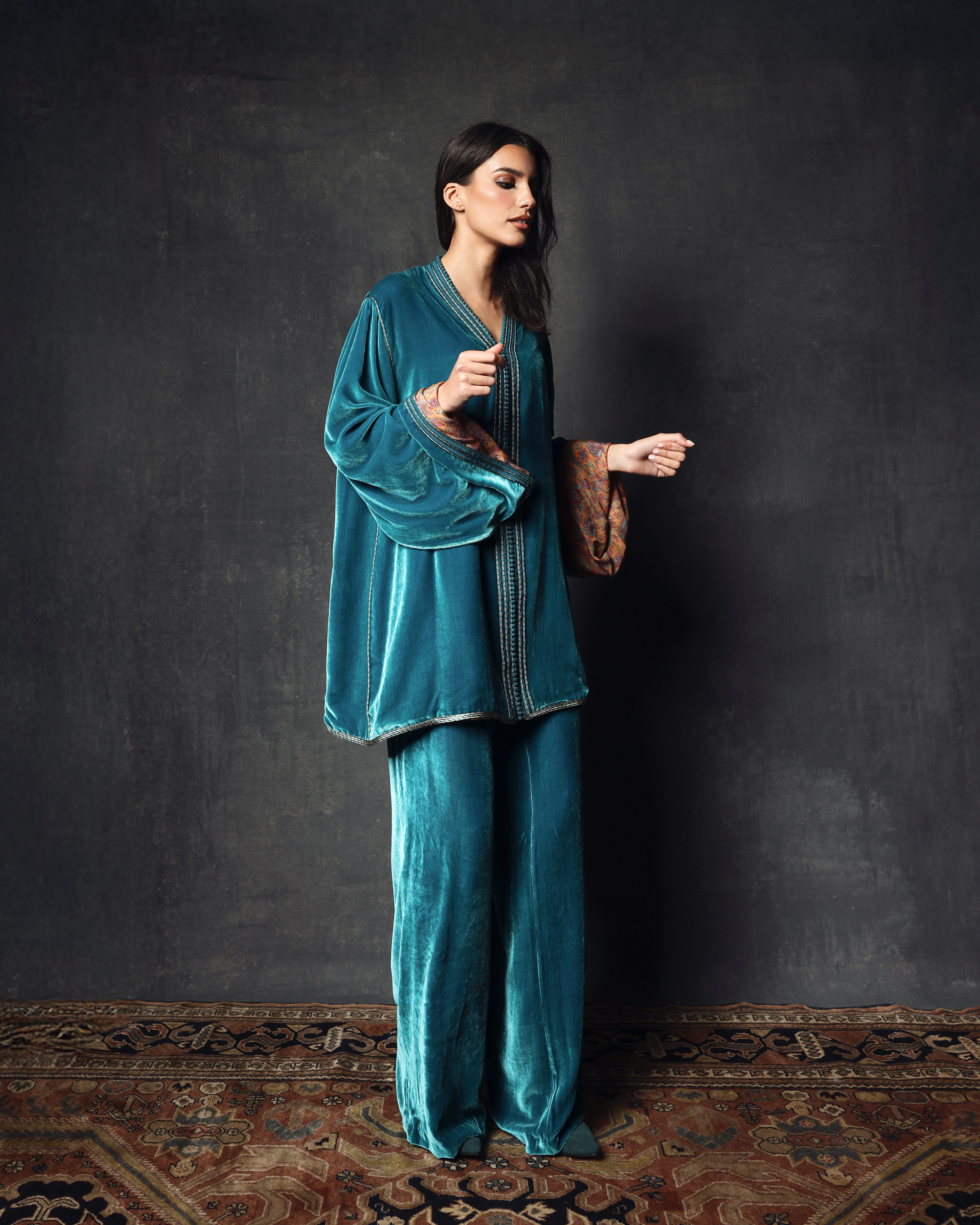 Velia SET thumbnail 1