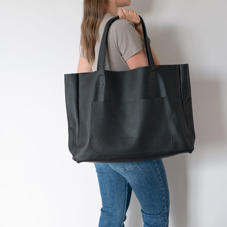 Grand Sac À Main Fourre-tout Noir Avec Poche Extérieure Et Intérieure – Style Oversize thumbnail 4