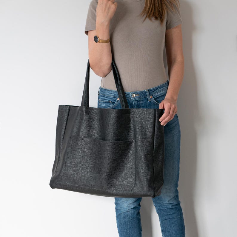 Grand Sac À Main Fourre-tout Noir Avec Poche Extérieure Et Intérieure – Style Oversize thumbnail 5