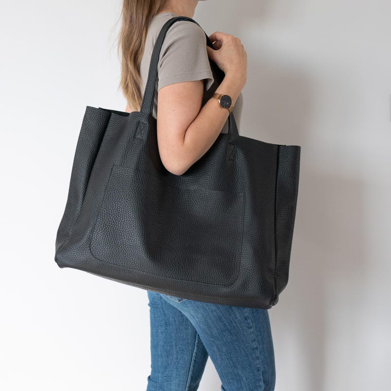 Grand Sac À Main Fourre-tout Noir Avec Poche Extérieure Et Intérieure – Style Oversize thumbnail 6