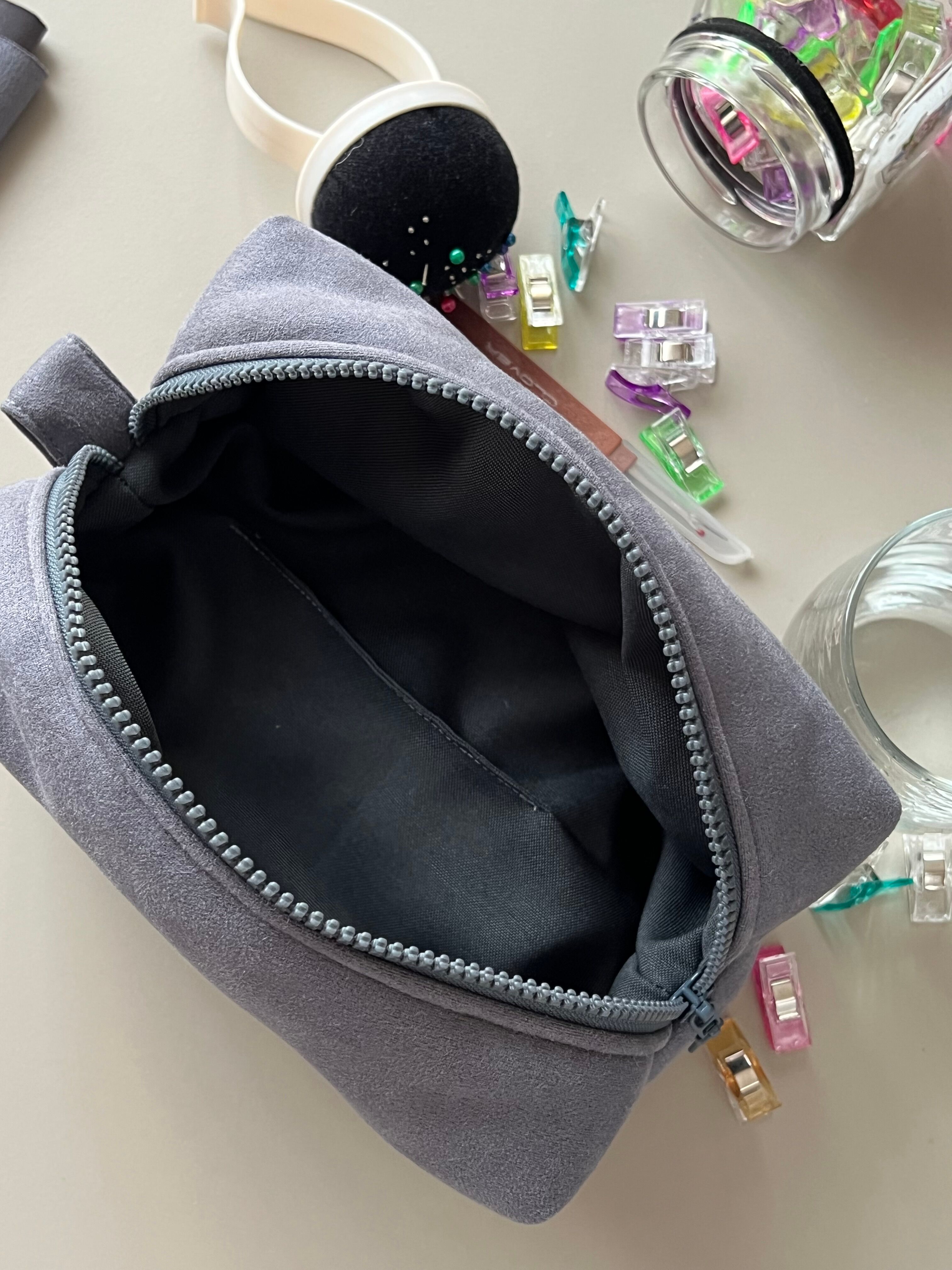 Trousse Medium Bleu En Daim thumbnail 3