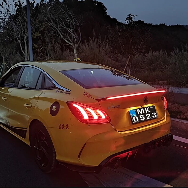 Becquet Led Dynamique Blanc Jaune En Fiber De Carbone,kit De Lèvre De Coffre De Voiture,bande Lumineuse De Becquet Arrière De Voiture 12v thumbnail 3