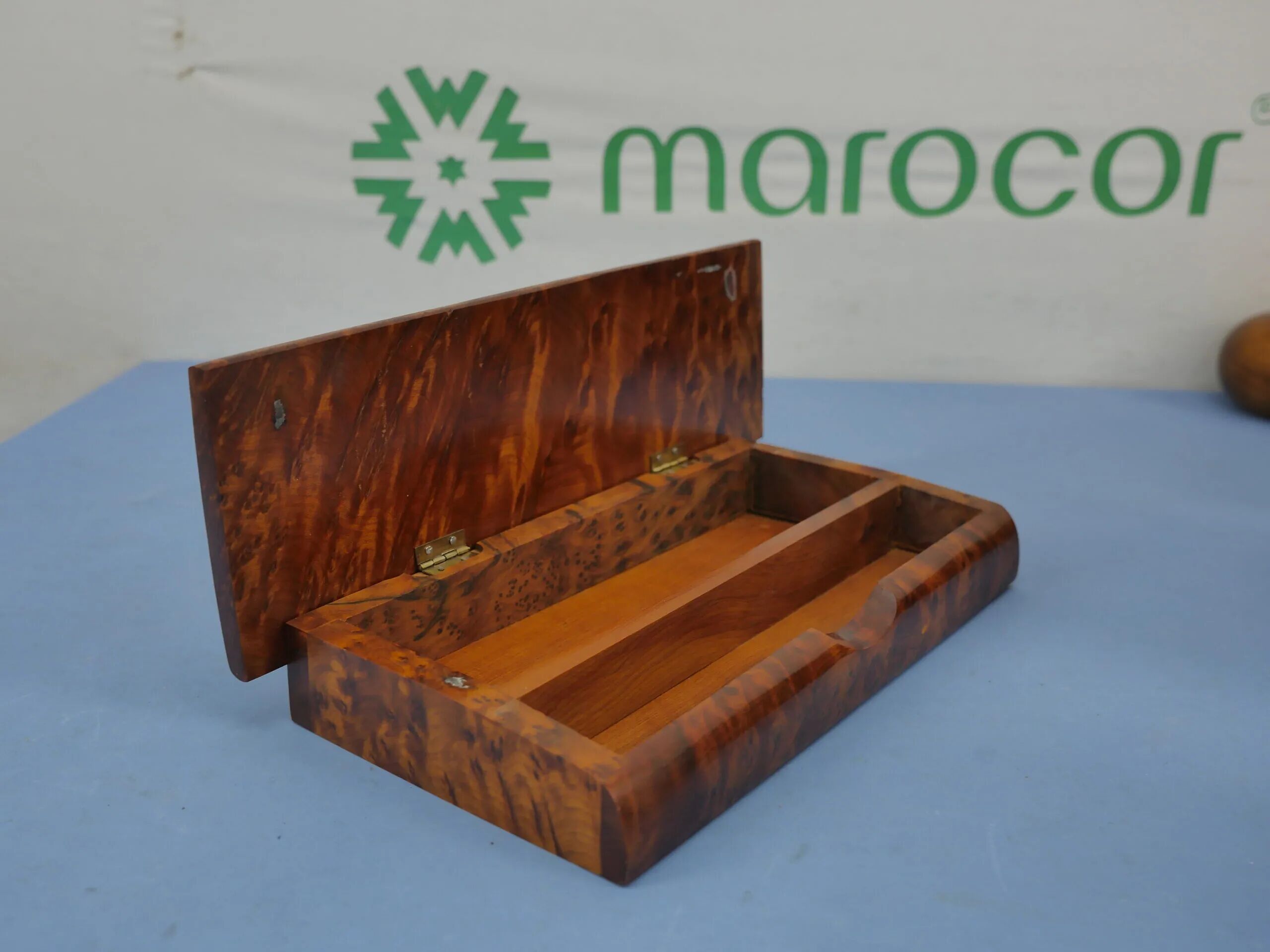 Organisateur De Bureau En Loupe De Thuya, Élégant Et Pratique. thumbnail 6