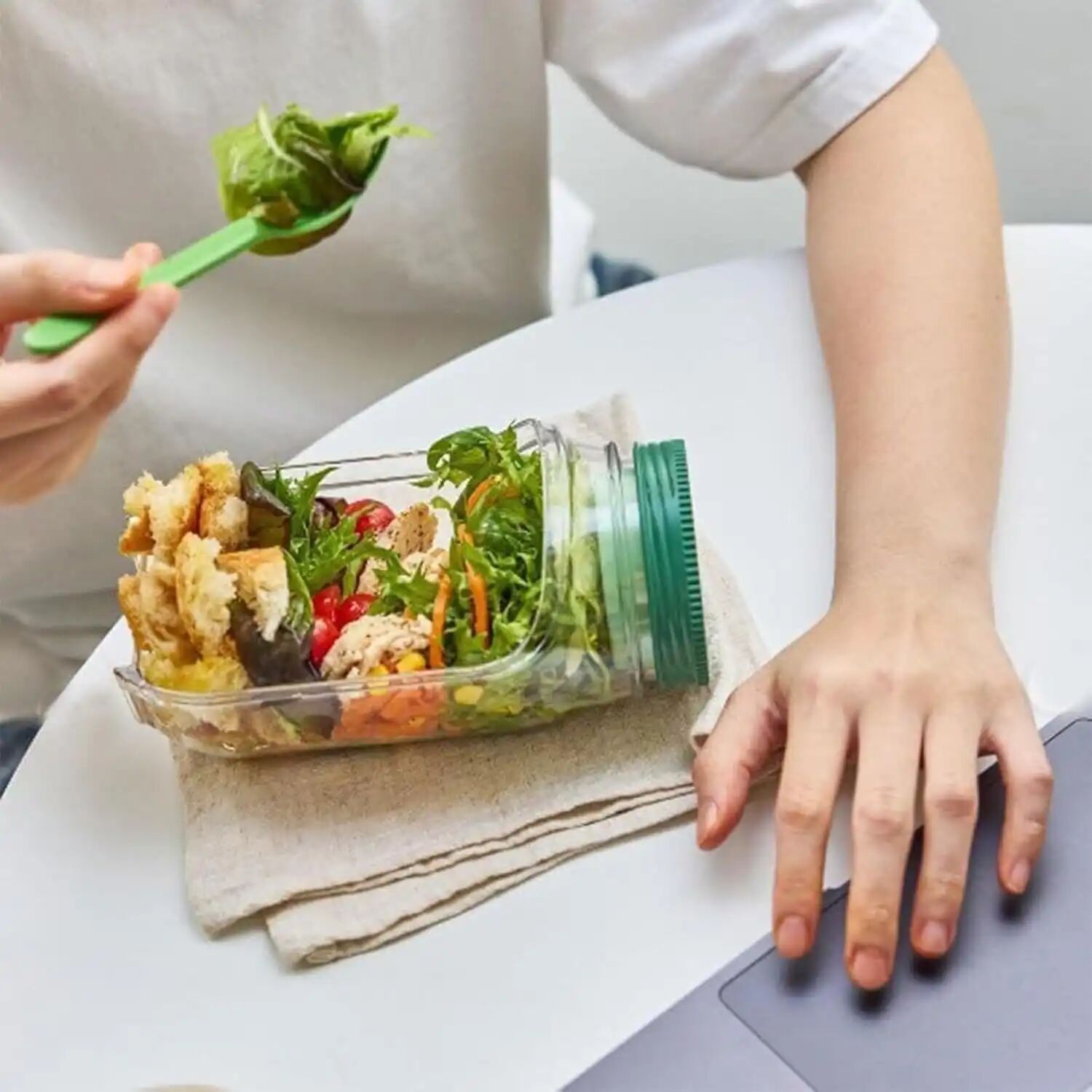 Salad Pod – Boîte À Salade Verticale Avec Compartiment Sauce Étanche thumbnail 3